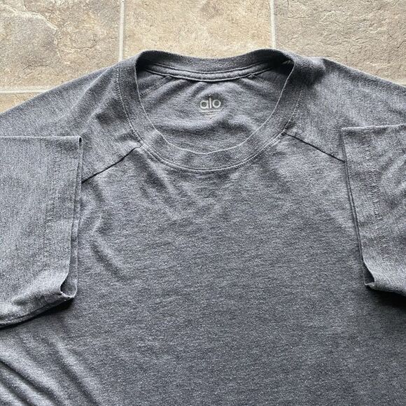 Alo Tshirt Mens Small Gray Gym Workout Athletic - Picture 1 of 5